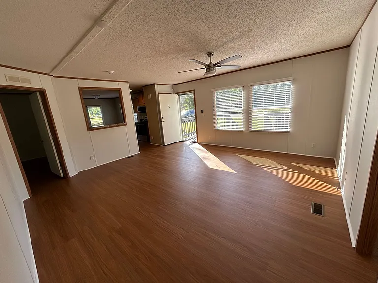 1386 Cherrytree Rd NE — Photo 4