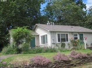 1077 Troost St, Roseburg, OR 97471