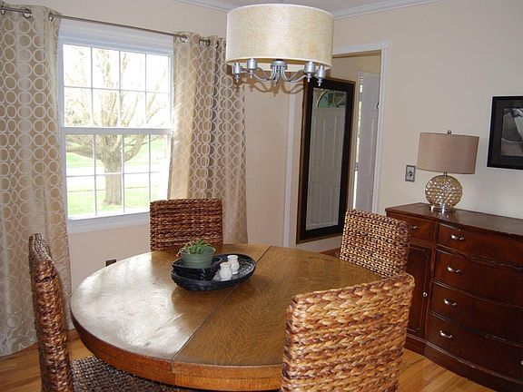 2nd image of 1200 Amboise Dr