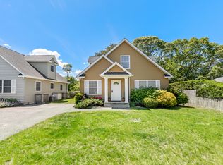 4 E Canal Ct, Hampton Bays, NY 11946