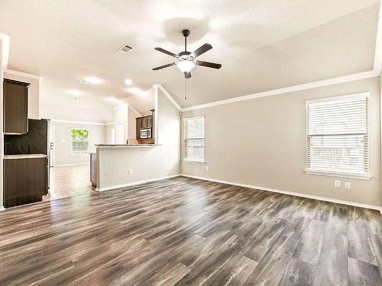 209 Rawhide Way — Photo 5