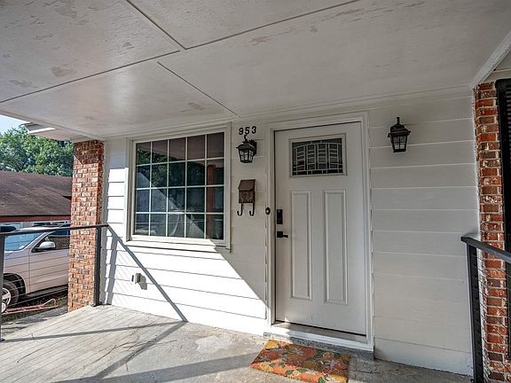 3rd image of 953 Howard St