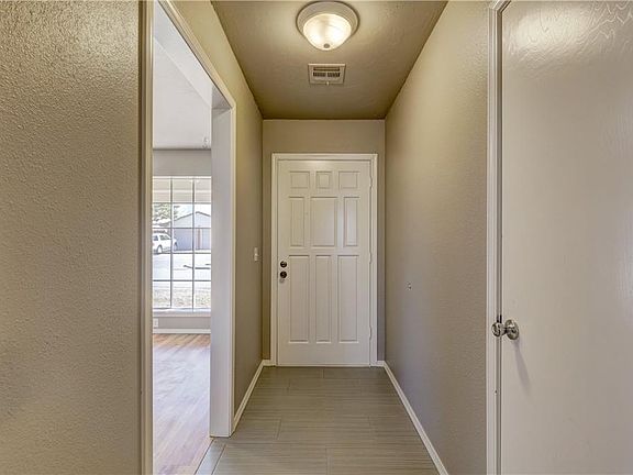 4th image of 200 W Grand Teton Ct