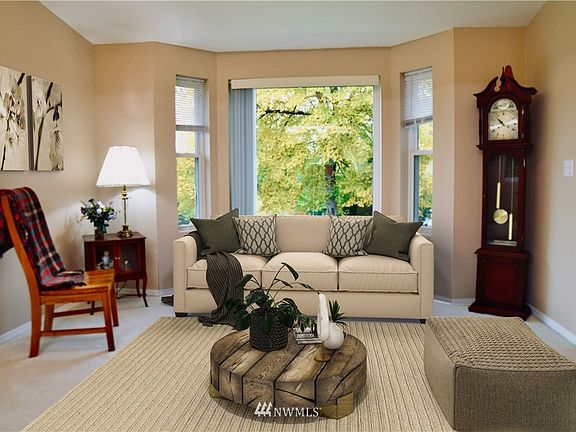Entry room staged