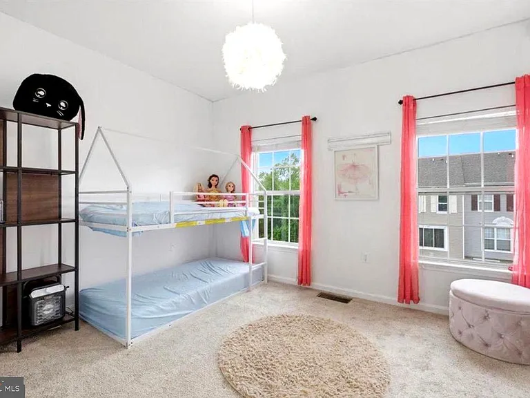 21845 Jarvis Sq — Photo 23