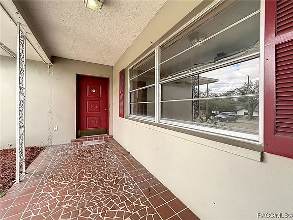 4th image of 986 N Lyle Ave