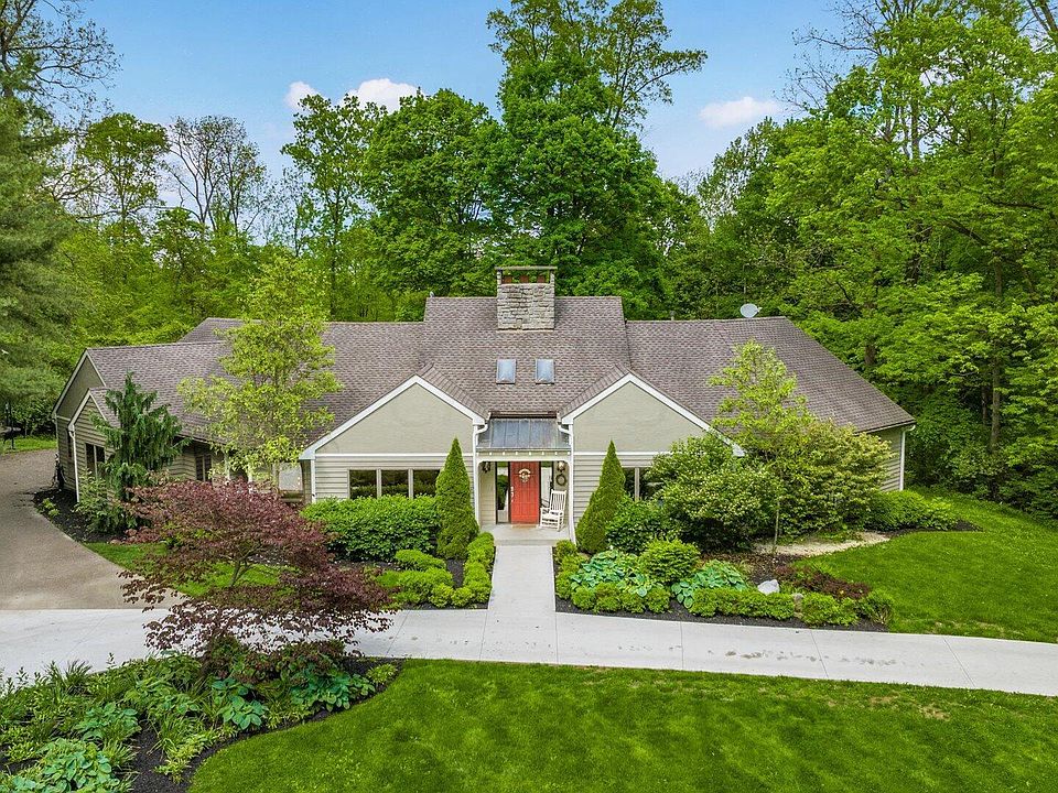 1st image of 140 Pembroke Ln