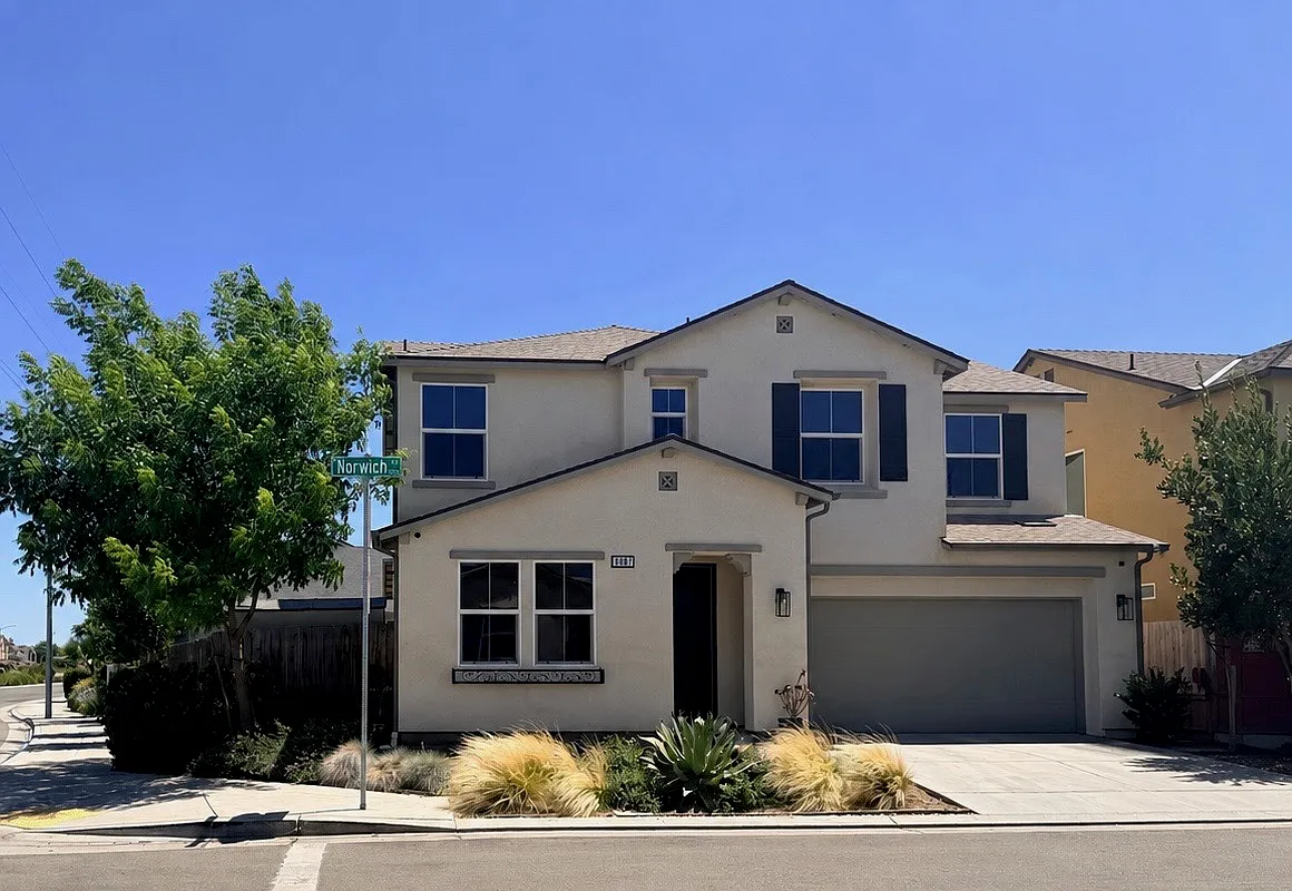 4 bed, 2415 sqft, $2,800 — Photo 1