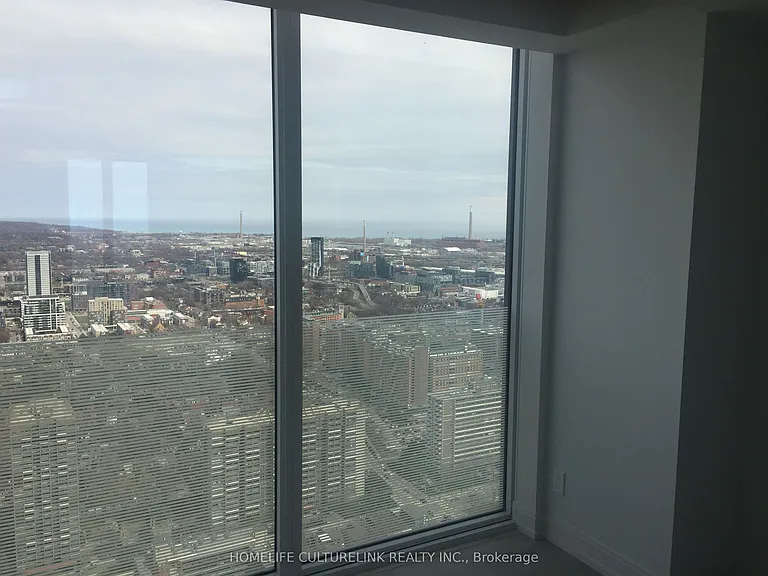 181 Dundas St E #5505 — Photo 8