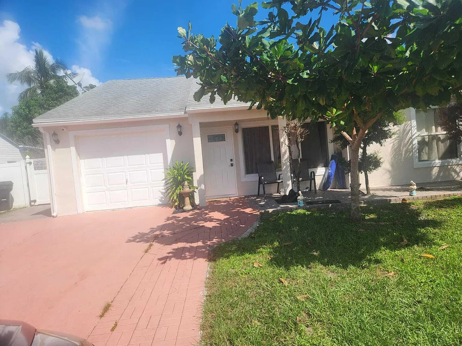 3 bed, 2.0 bath, 1335 sqft, $3,350 — Photo 2