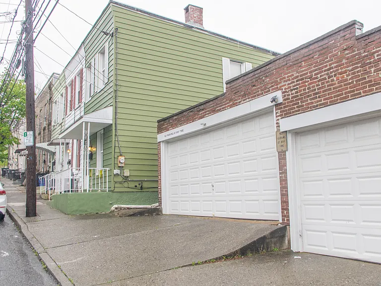 658 Atlantic St — Photo 12