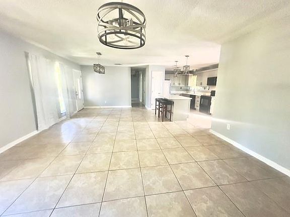 3rd image of 116 Oak Park Dr