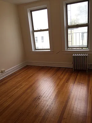 Rented by Metroline Realty | media 7
