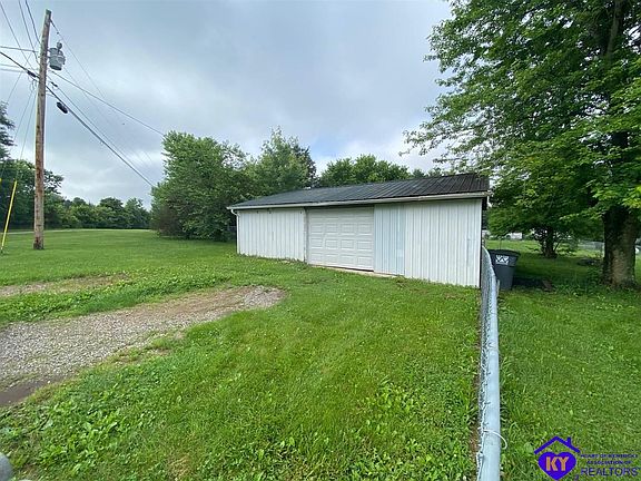 3rd image of 325 Rosewood Dr