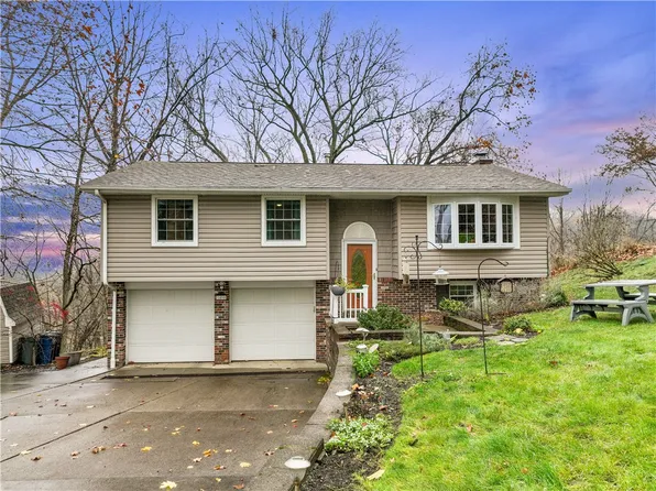1498 Wimpole St, Aliquippa, PA 15001