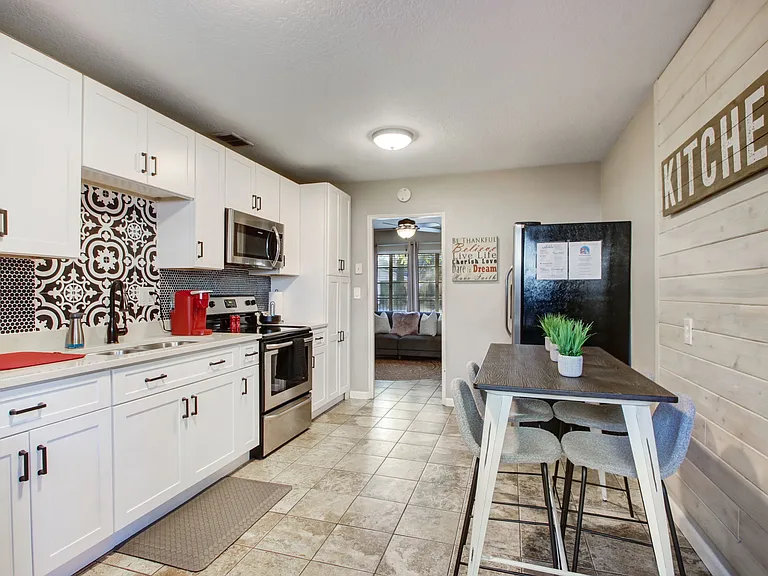 805 West St #B — Photo 13