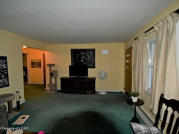 3rd image of 90 Roosevelt St