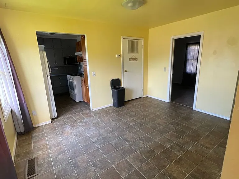 2421 Central Ave — Photo 18