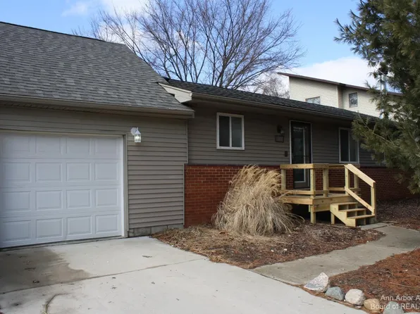 2810 Kimberley Rd, Ann Arbor, MI 48104