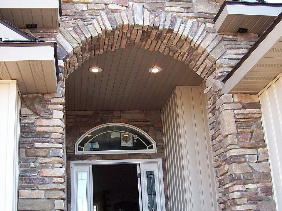 2nd image of 366 Chateau Dr