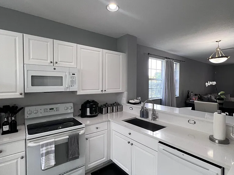 681 NW 42nd Ave — Photo 3