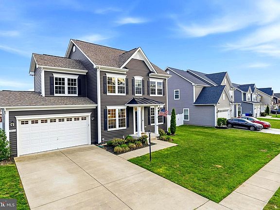 3rd image of 2413 Belden Ln