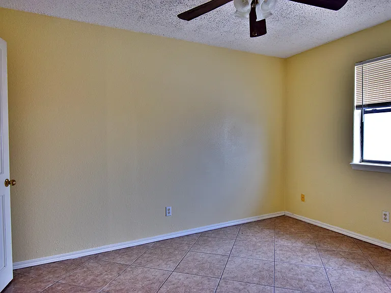 2210 W Elisa Ln — Photo 25