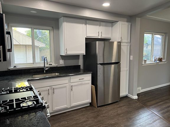 3rd image of 23140 Parklawn St