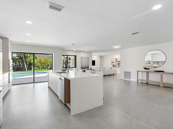 4th image of 1601 Seabreeze Boulevard