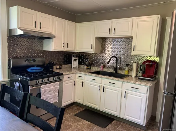 21 Lake St, Highland Falls, NY 10928