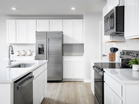 5th image of 1007 Merlin St