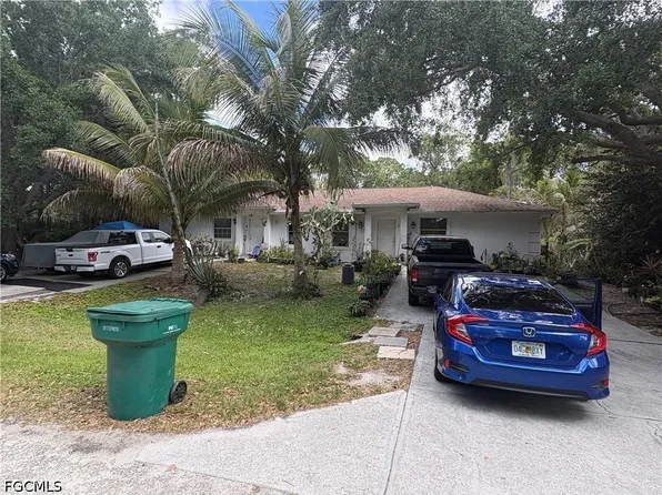 3123 Pine Tree Dr, Naples, FL 34112