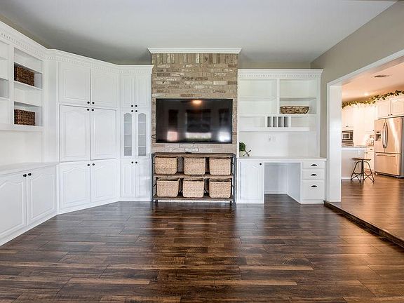 5th image of 1108 E Sharpshire Dr