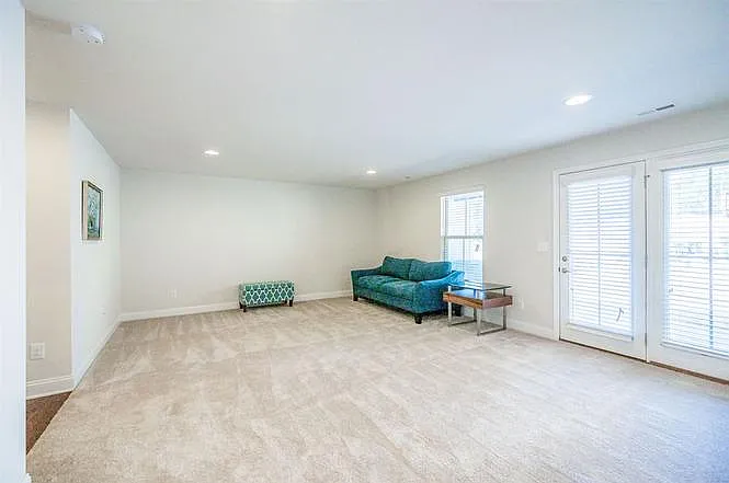 1006 Drayman Pl — Photo 7