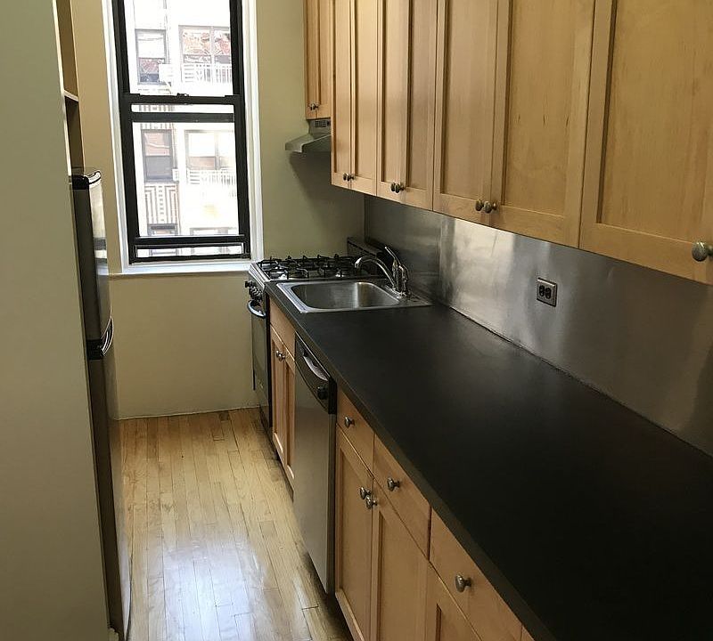 2nd image of 109 W 94th St #3E