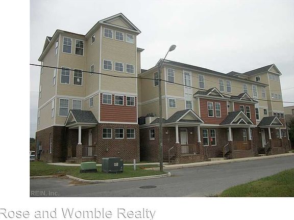 3rd image of 806 W Washington St Unit 310