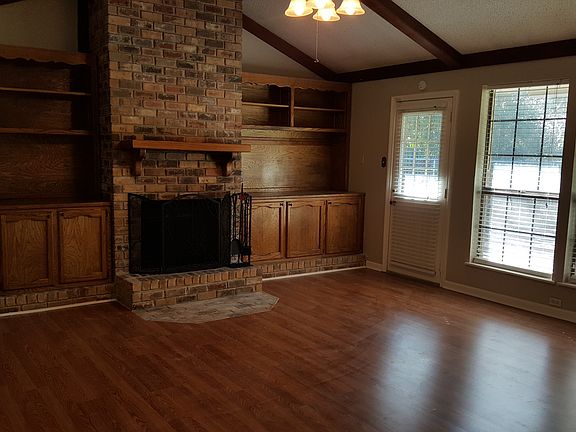 2nd image of 1102 Willow Glen Dr