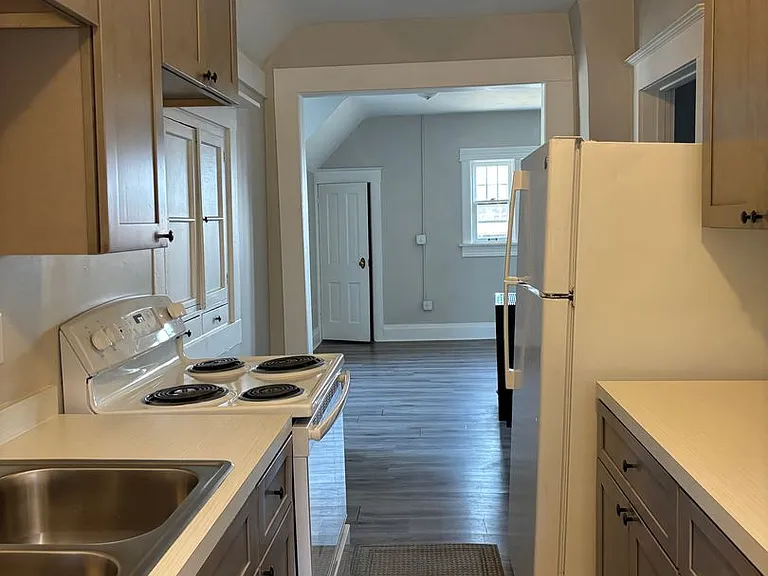 516 W Main St — Photo 3