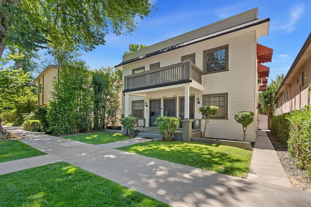 Building Photo - 2522 G St #2522