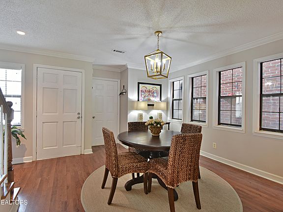 4th image of 803 Farragut Commons Dr