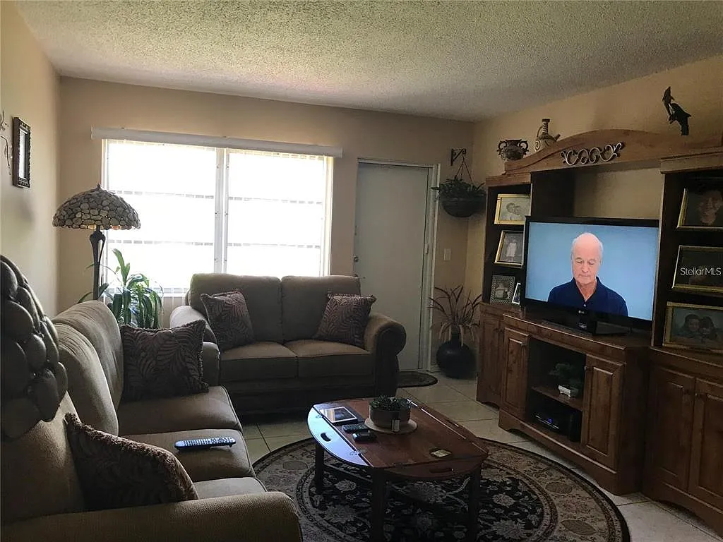 2 bed, 1.0 bath, 865 sqft, $1,500 — Photo 3