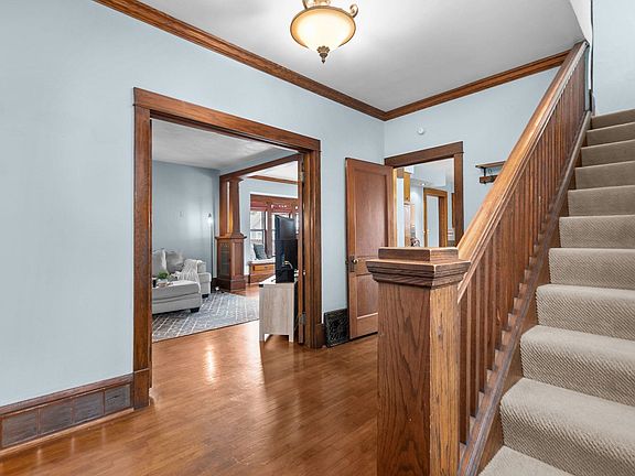 3rd image of 913 N Harriman St