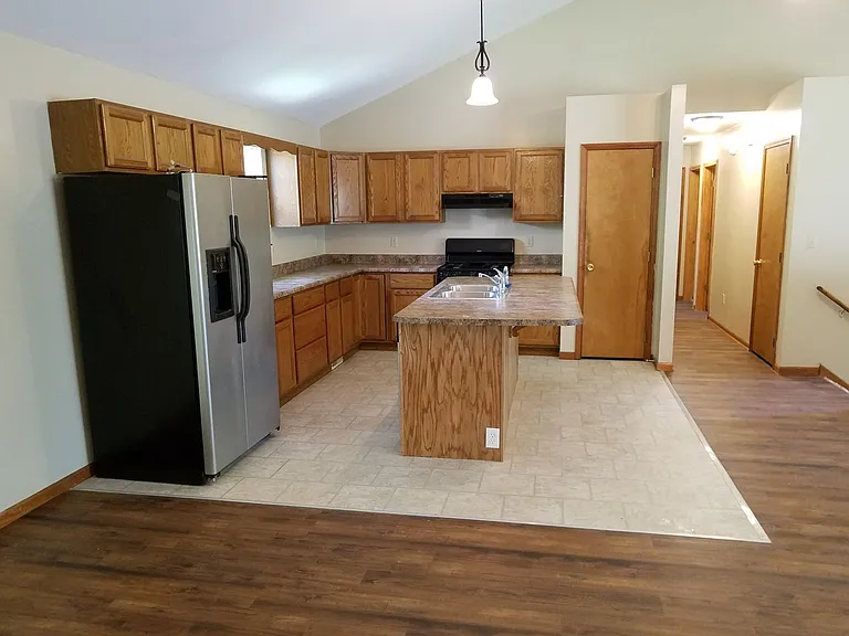 2305 Primrose Dr — Photo 4