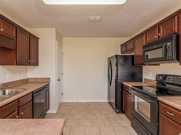 4th image of 1910 Saint Andrews Dr