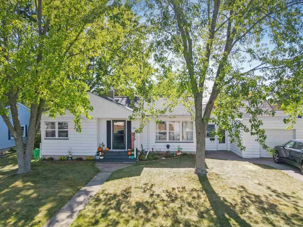 2631 18th Ave, Menominee, MI 49858