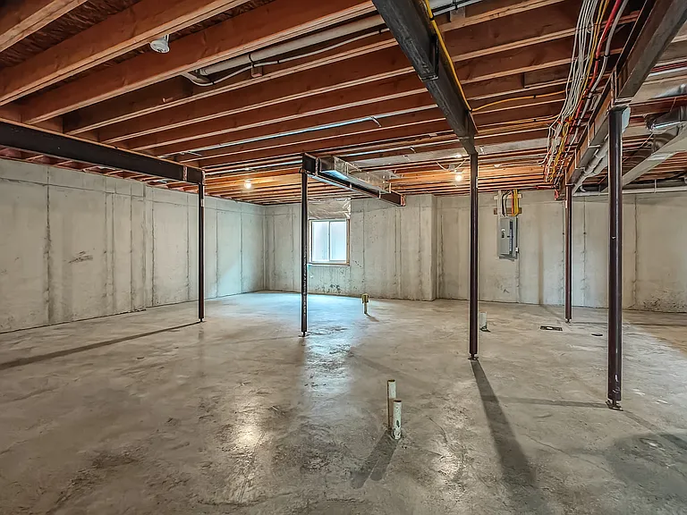 18336 Monrovia St — Photo 34