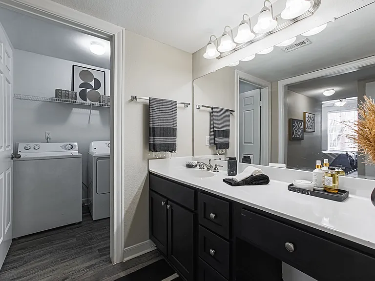 The Village at Bellaire Apartments — Photo 51