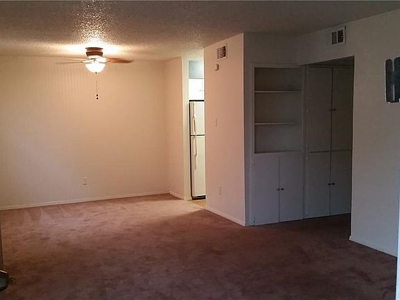 3rd image of 1132 Airline Dr APT 1