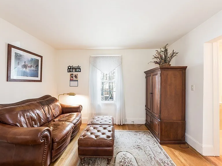 62 Evergreen Ave — Photo 8