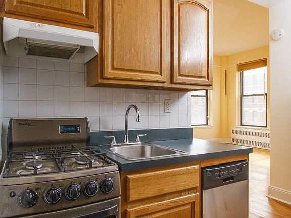 3rd image of 369 W 51st St APT 2C